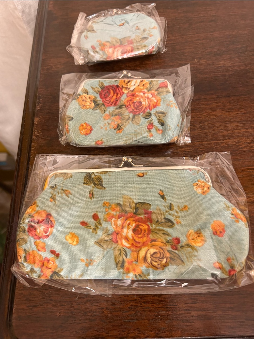 Floral Blue Coin Purse Trio-Set of 3 Kiss-Lock Wallets Purses Fabric w/Roses NWT